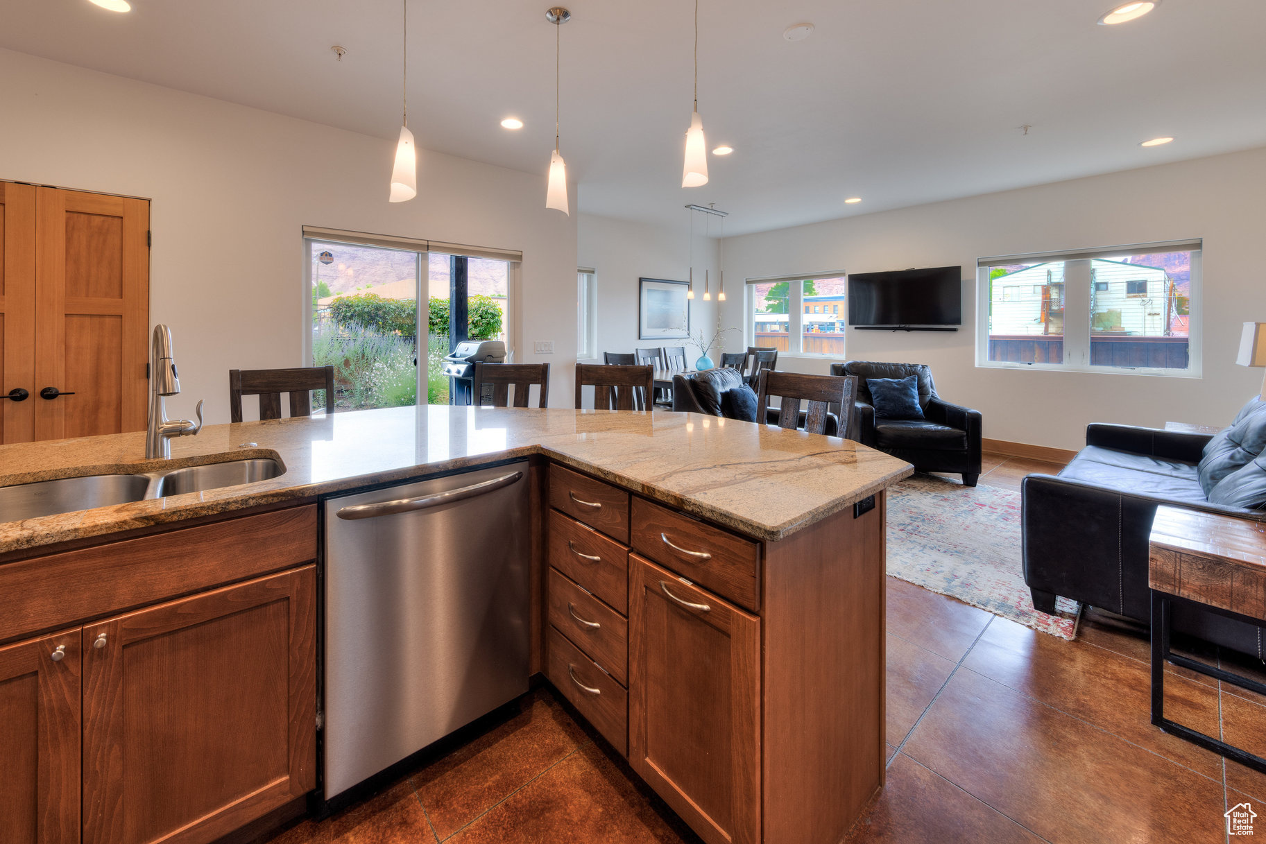 ROBBERS ROOST CONDOS - Residential
