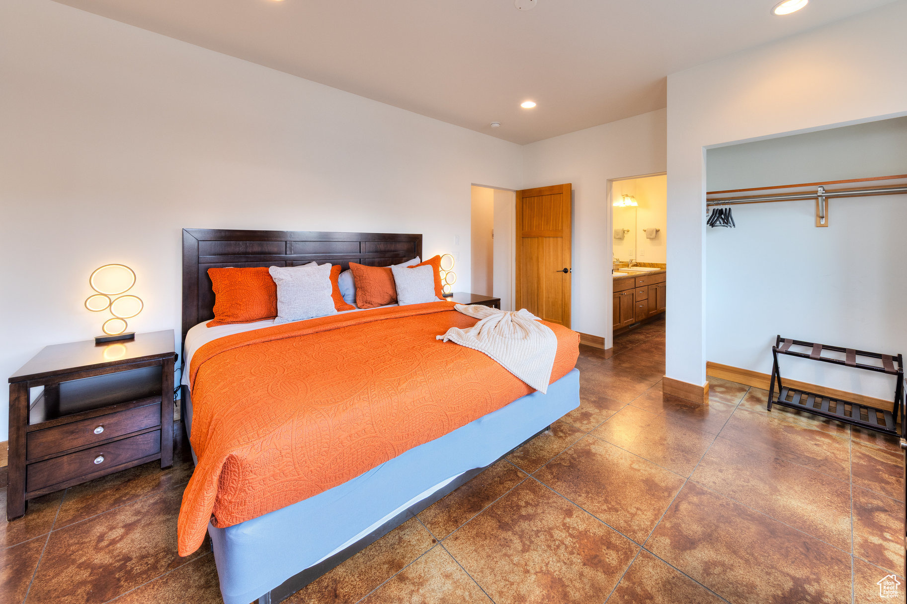 ROBBERS ROOST CONDOS - Residential