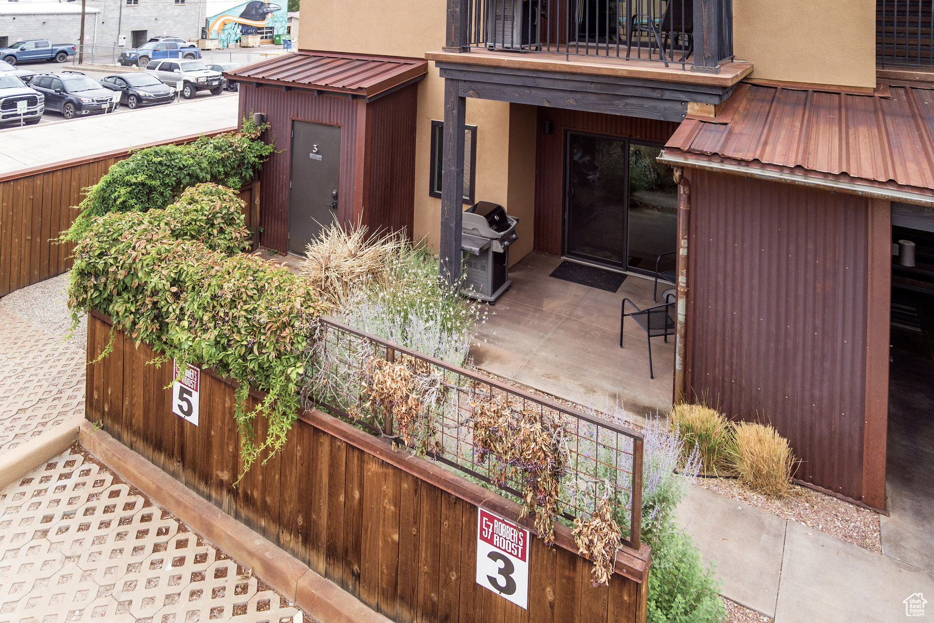 ROBBERS ROOST CONDOS - Residential
