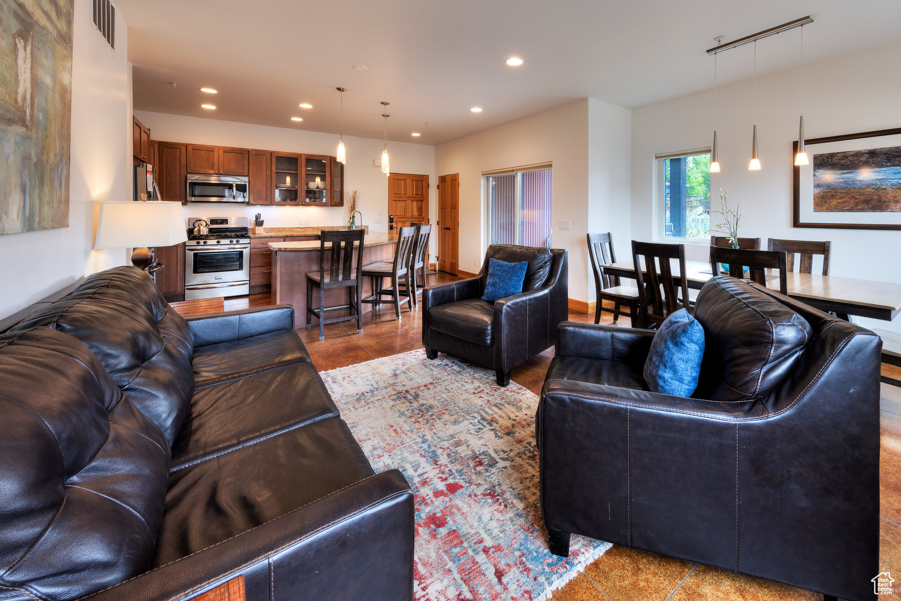 ROBBERS ROOST CONDOS - Residential