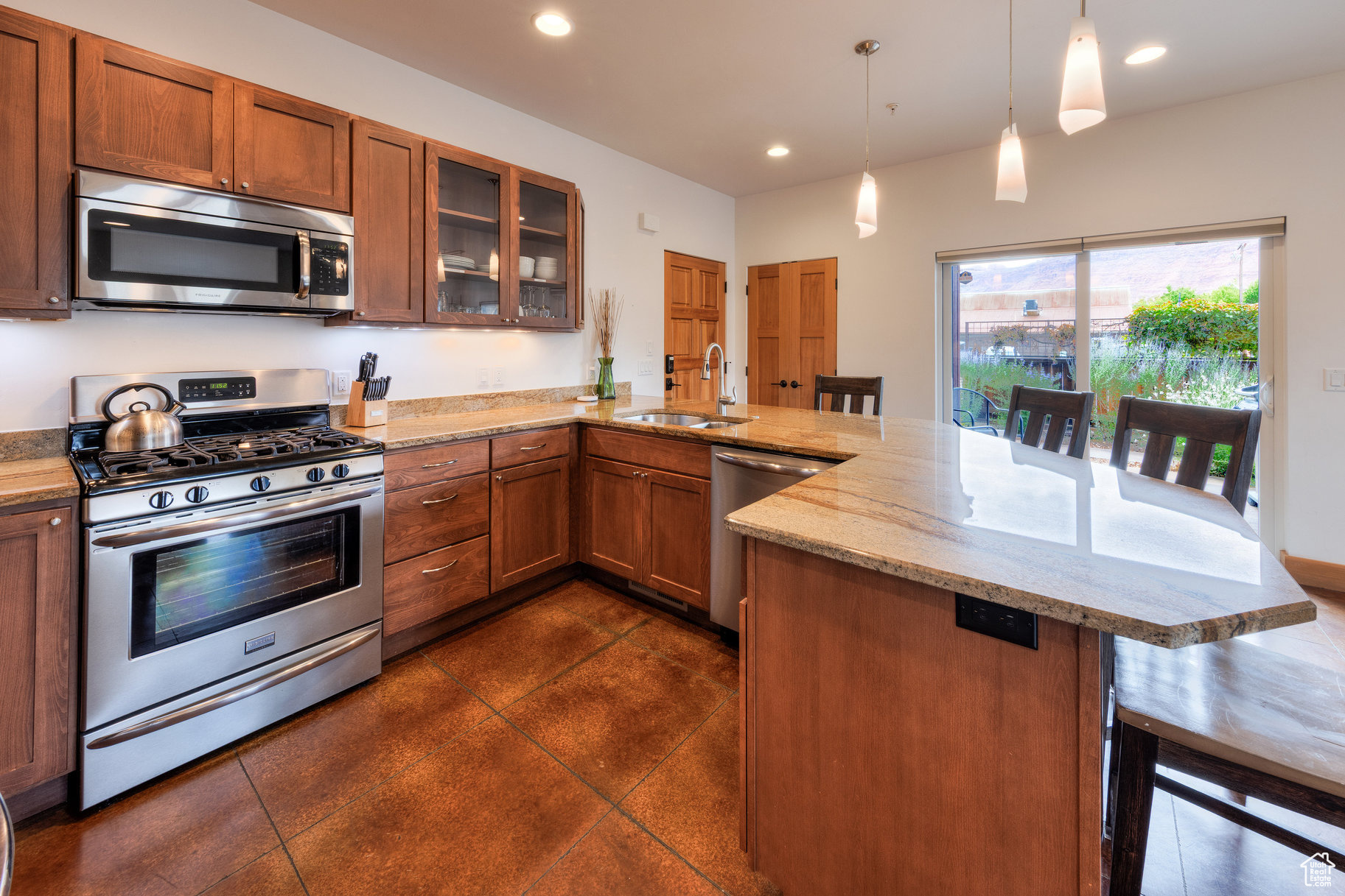 ROBBERS ROOST CONDOS - Residential