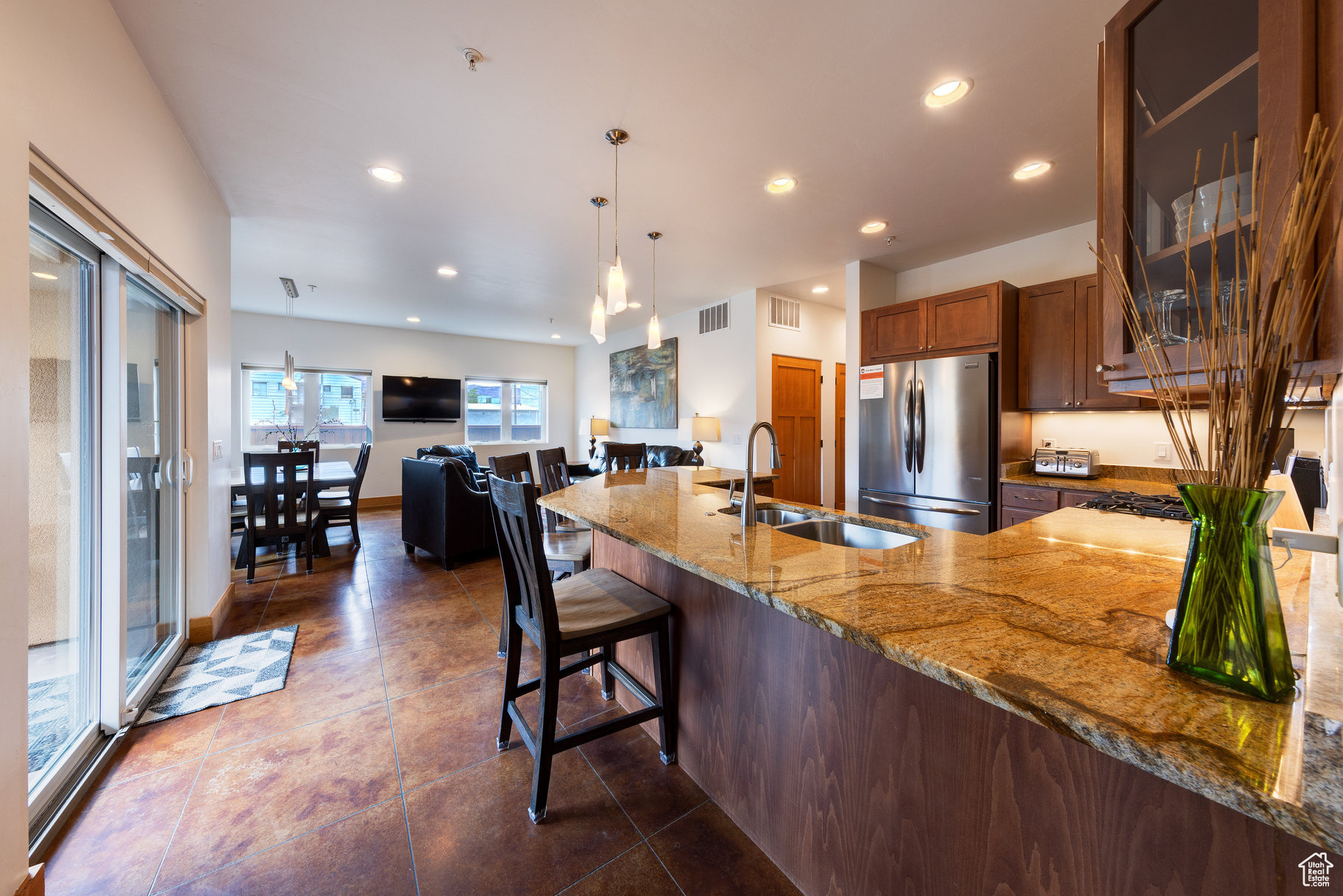 ROBBERS ROOST CONDOS - Residential