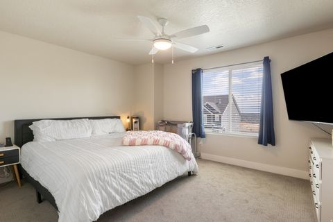 Tiny photo for 1016 W SHADOW LN, Lehi, UT 84048 (MLS # 2173055)