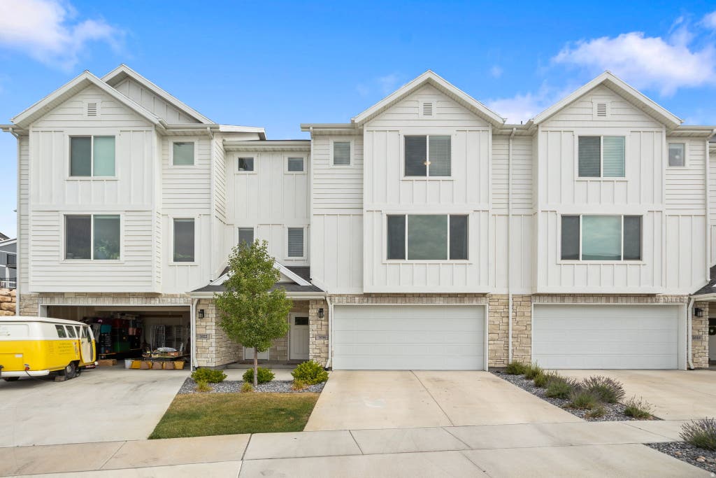 Photo of 1016 W SHADOW LN, Lehi, UT 84048 (MLS # 2173055)