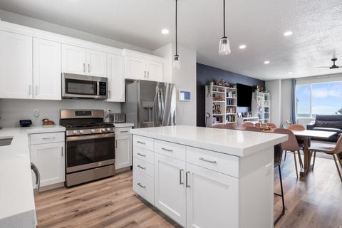 Tiny photo for 1016 W SHADOW LN, Lehi, UT 84048 (MLS # 2173055)