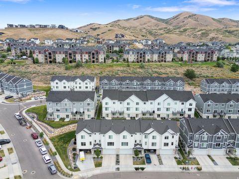 Tiny photo for 1016 W SHADOW LN, Lehi, UT 84048 (MLS # 2173055)