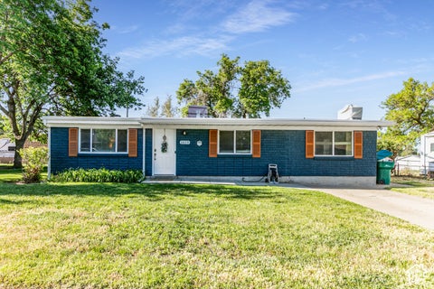 Photo of 1619 N DAVIS DR W, Layton, UT 84041 (MLS # 2187770)