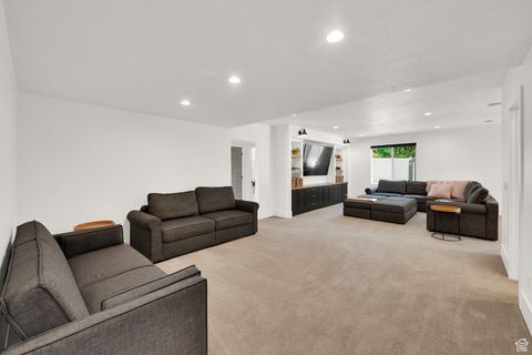 Tiny photo for 497 N STONE CREEK CIR, Bountiful, UT 84010 (MLS # 2116895)