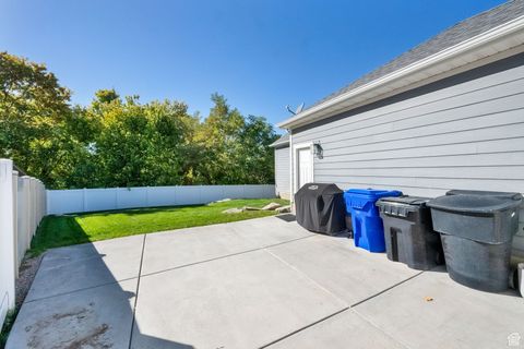 Tiny photo for 497 N STONE CREEK CIR, Bountiful, UT 84010 (MLS # 2116895)