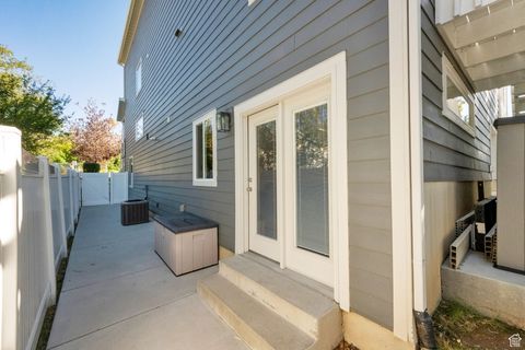 Tiny photo for 497 N STONE CREEK CIR, Bountiful, UT 84010 (MLS # 2116895)