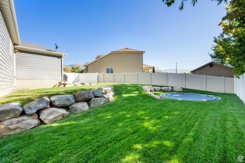 Tiny photo for 497 N STONE CREEK CIR, Bountiful, UT 84010 (MLS # 2116895)
