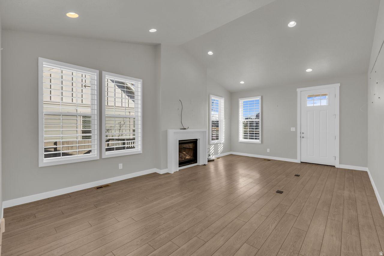 GARDEN PARK LAKESIDE - Residential