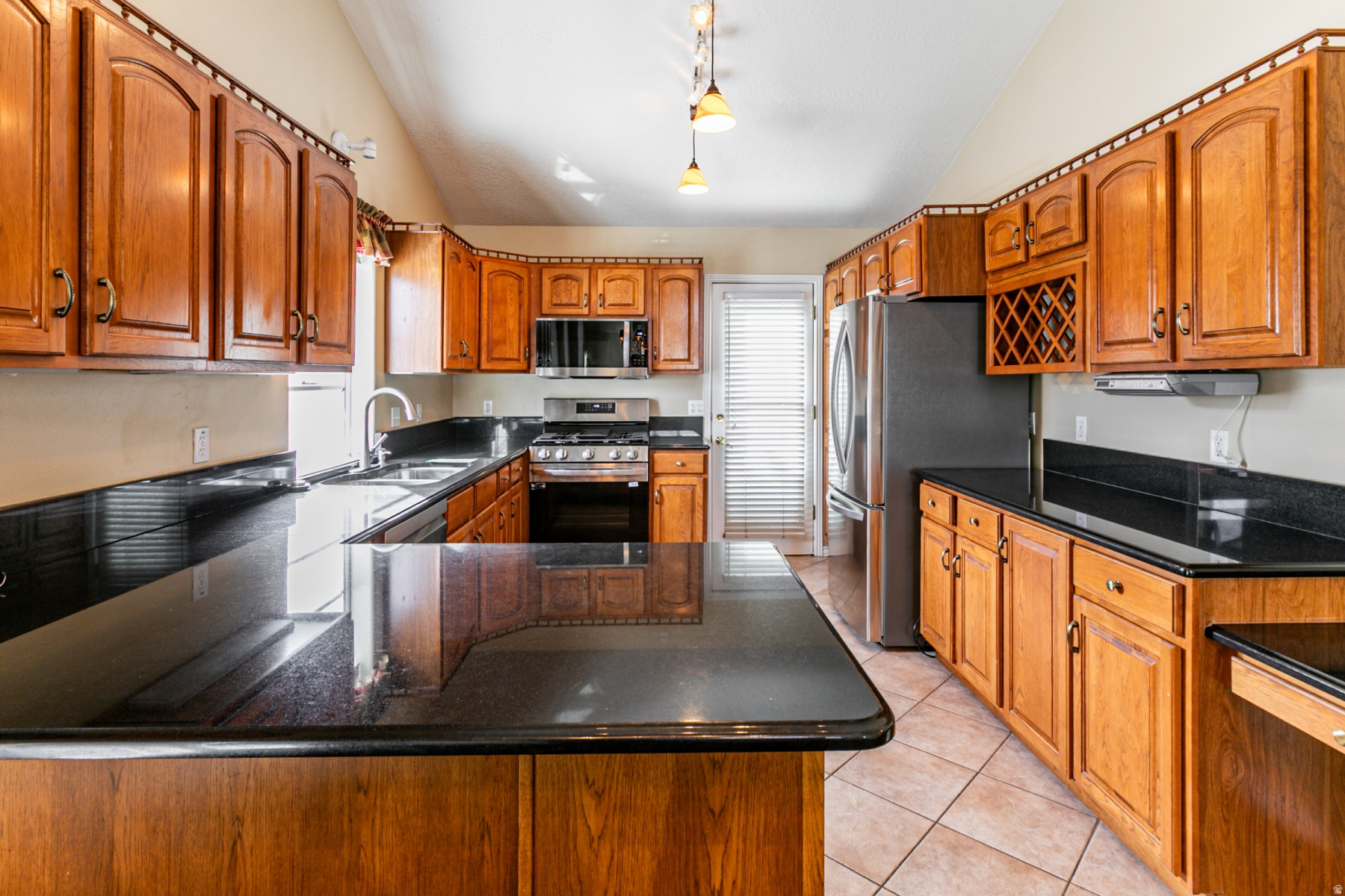 COTTAGE COVE CONDMN - Residential