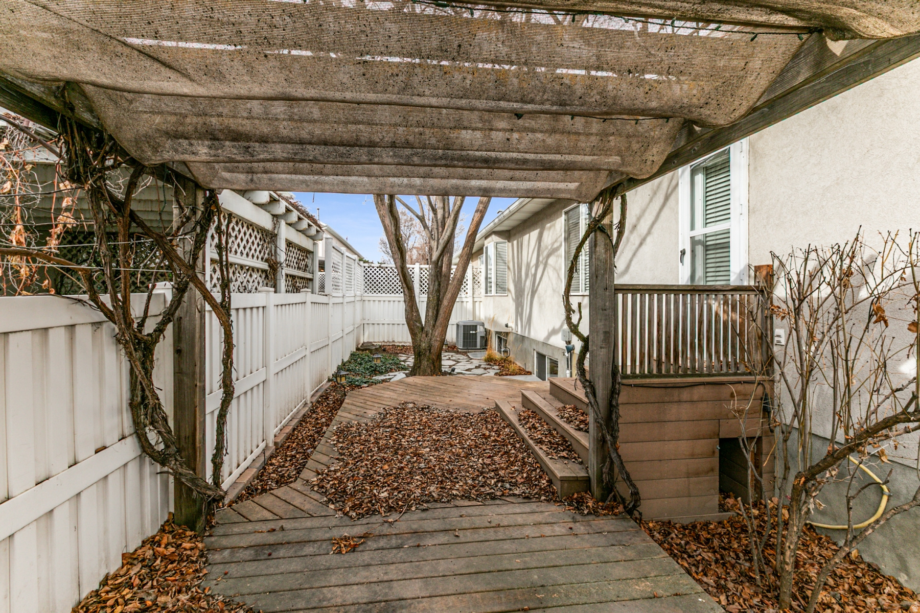 COTTAGE COVE CONDMN - Residential