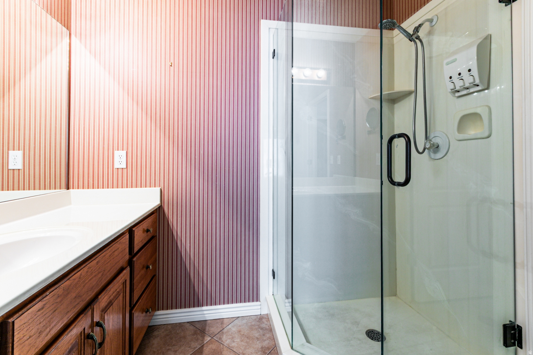 COTTAGE COVE CONDMN - Residential