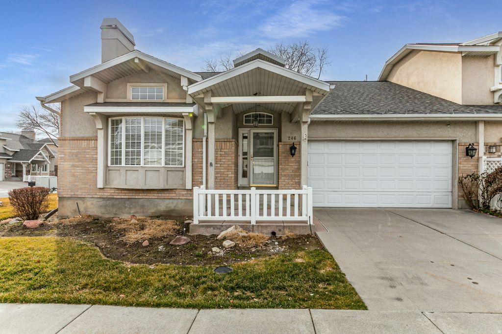 Photo of 246 E COTTAGE WOOD LN, Murray, UT 84117 (MLS # 2138369)