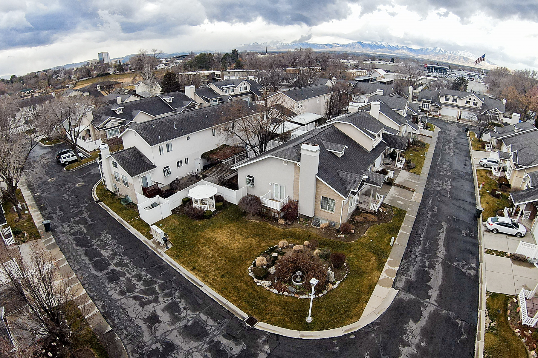 COTTAGE COVE CONDMN - Residential