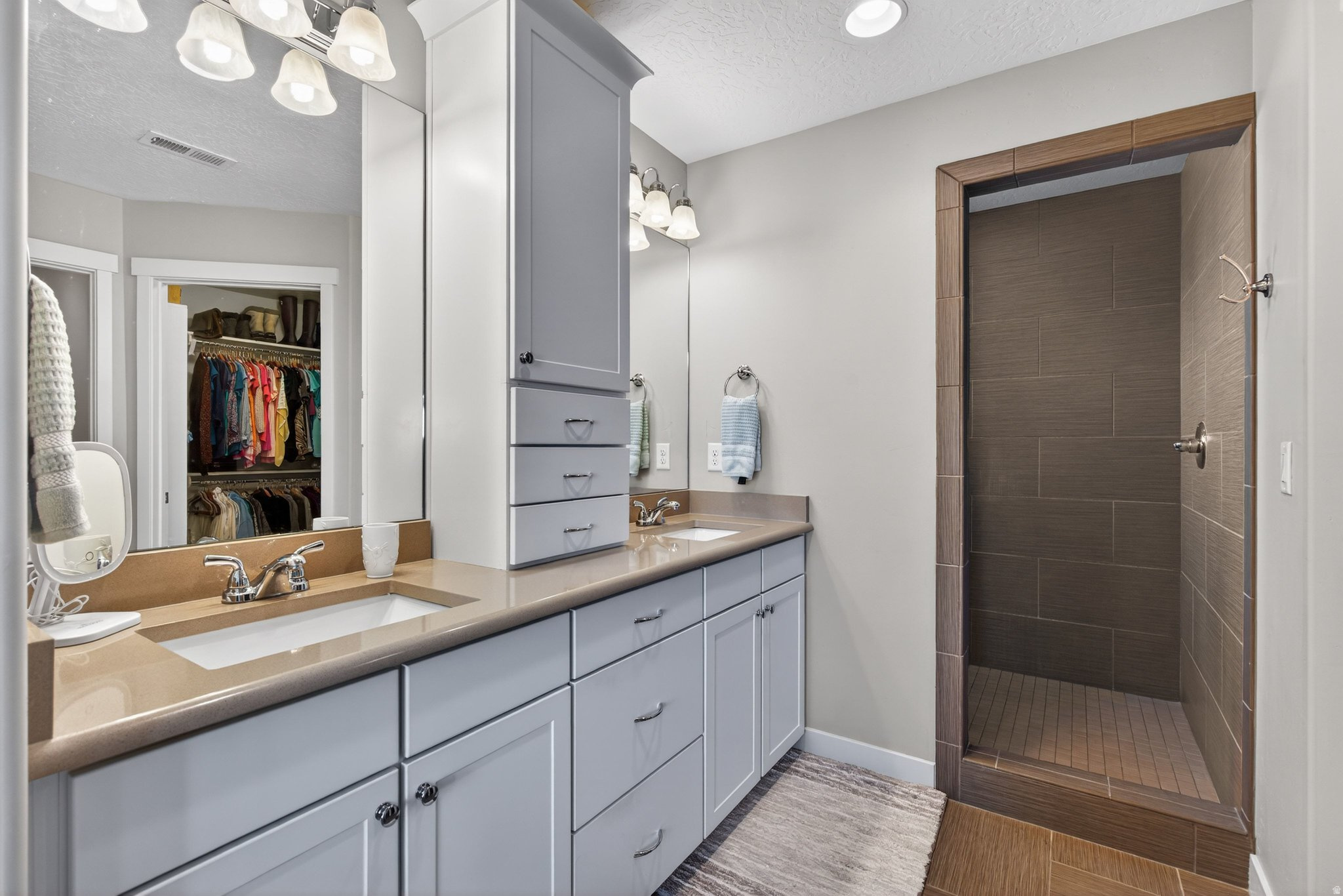 VALLEY STATION - Residential