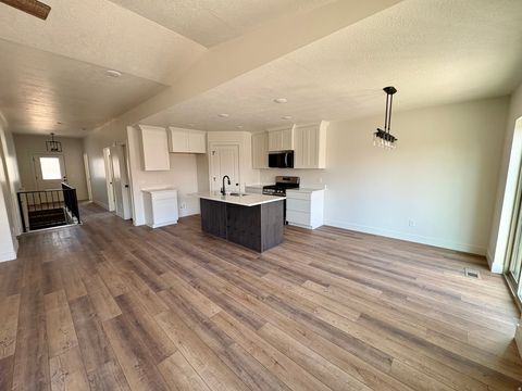 Tiny photo for 91 S 400 W, Kaysville, UT 84037 (MLS # 2127031)