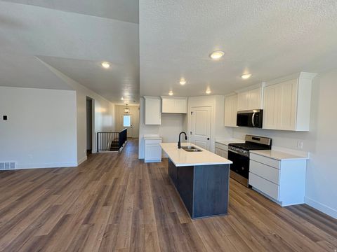 Tiny photo for 91 S 400 W, Kaysville, UT 84037 (MLS # 2127031)