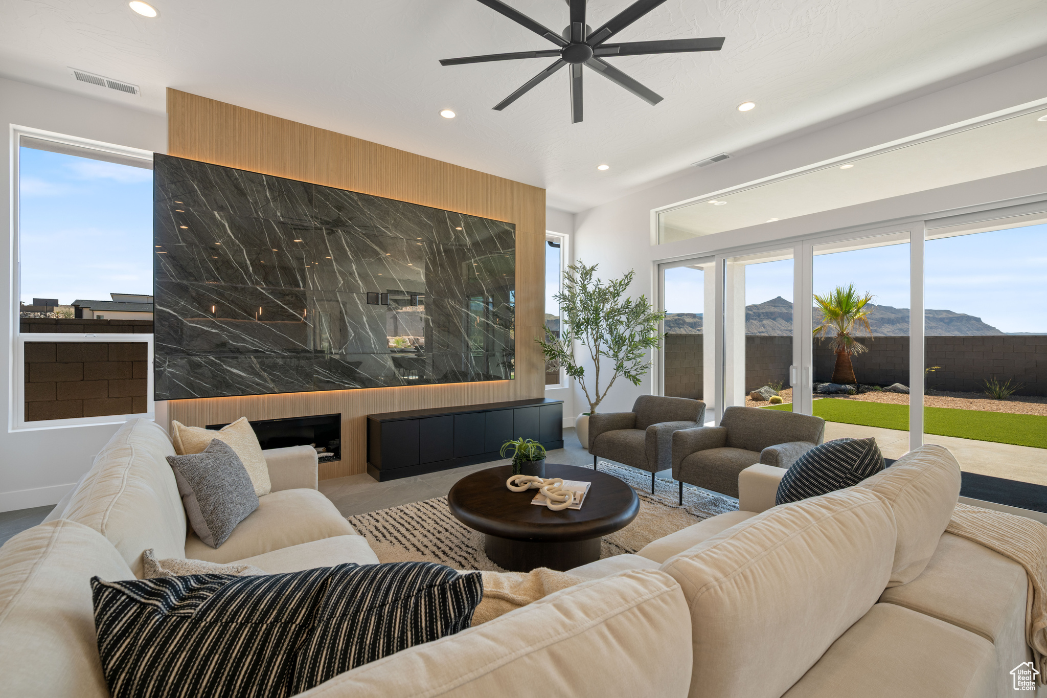 SCENIC POINT - Residential