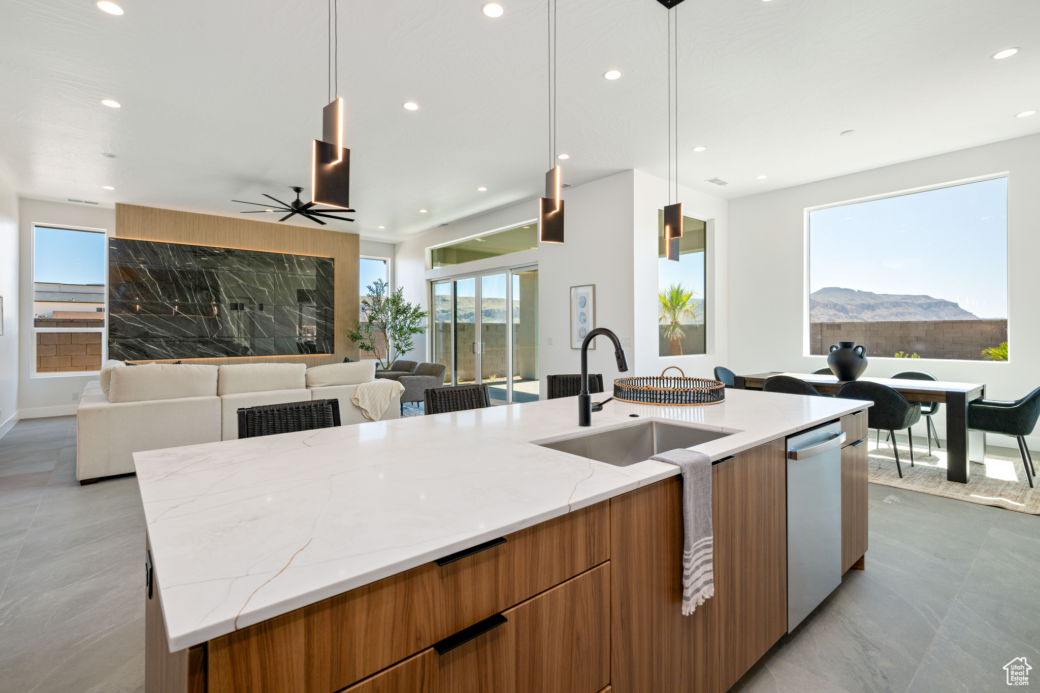 SCENIC POINT - Residential