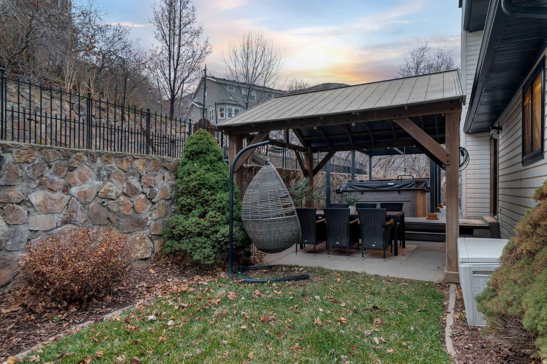 THE OAKS - Residential