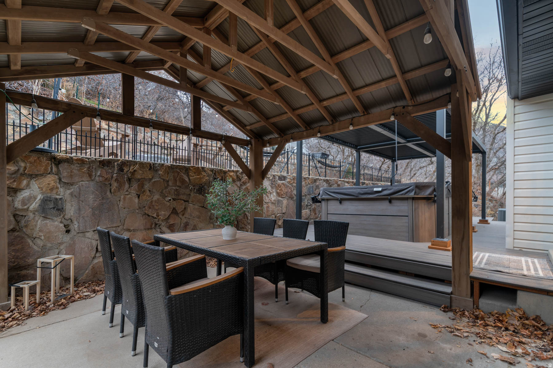 THE OAKS - Residential