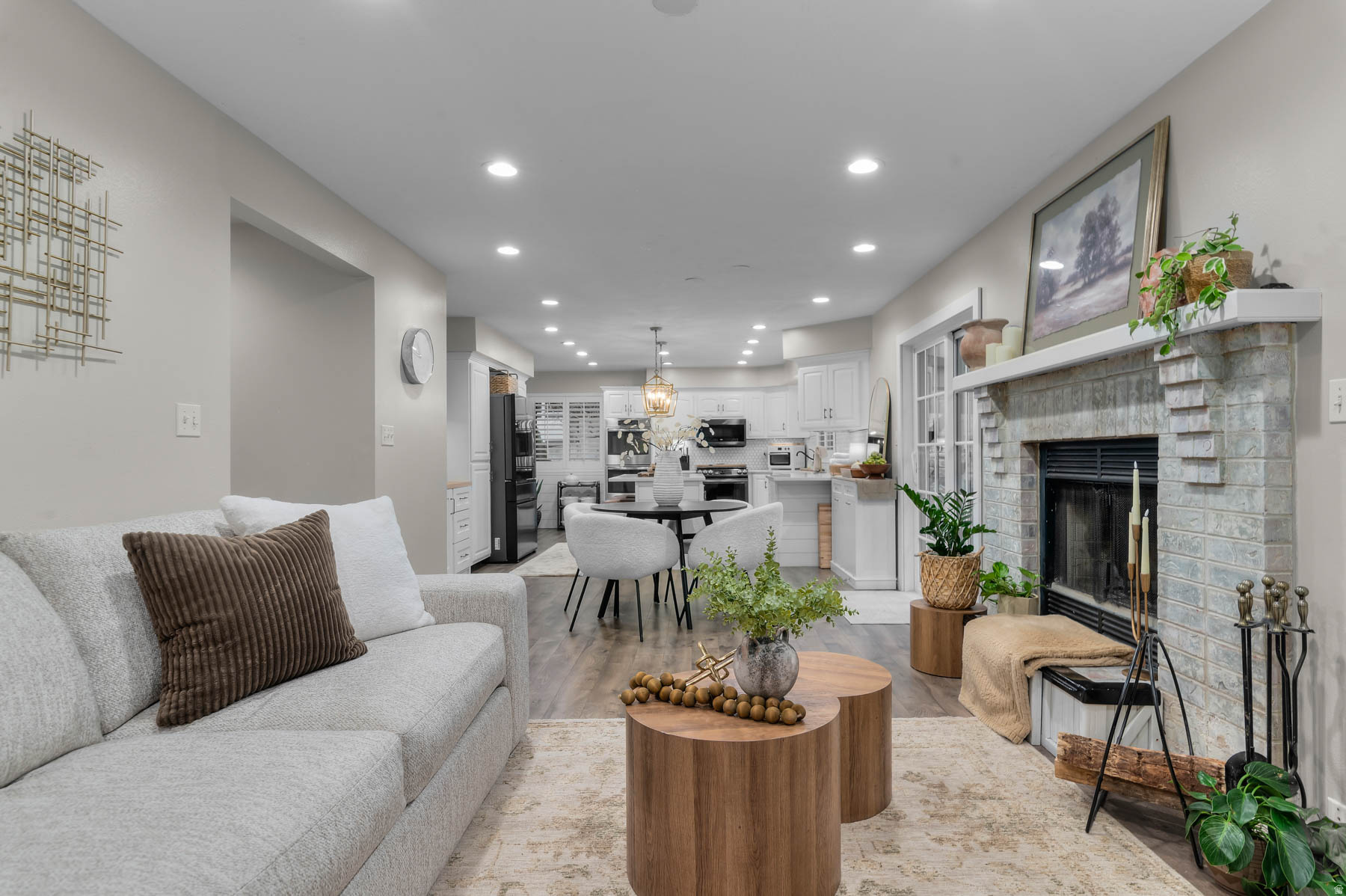 THE OAKS - Residential