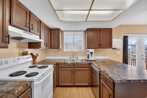 Tiny photo for 911 S 1500 E, Clearfield, UT 84015 (MLS # 2136316)