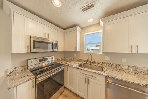 Tiny photo for 505 E 900 N, Bountiful, UT 84010 (MLS # 2185203)