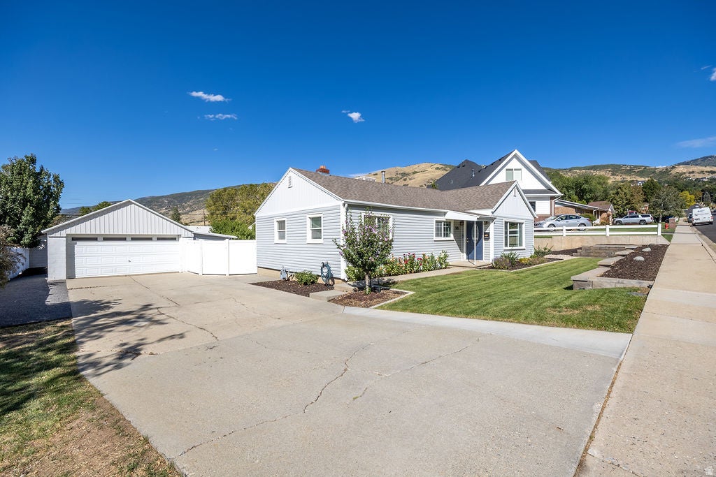 Photo of 505 E 900 N, Bountiful, UT 84010 (MLS # 2185203)