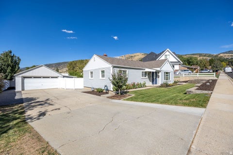 Tiny photo for 505 E 900 N, Bountiful, UT 84010 (MLS # 2185203)