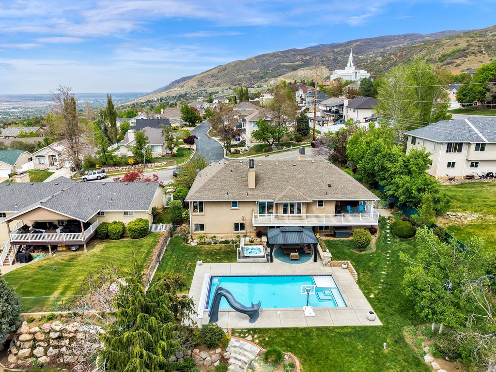 Photo of 1506 S LAKEVIEW DR, Bountiful, UT 84010 (MLS # 2152484)