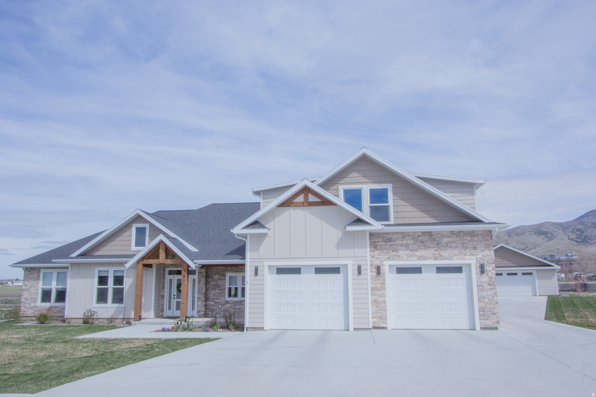 HAWK CREST - Residential