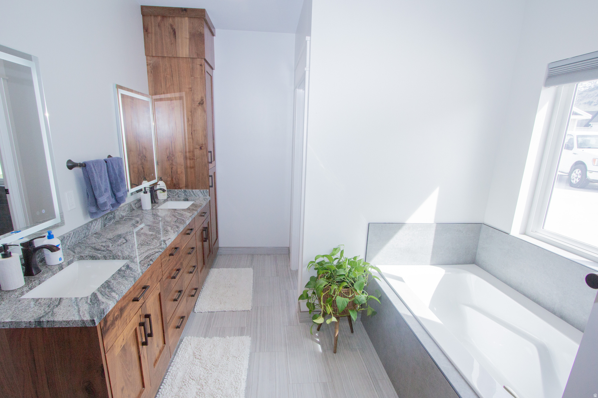 HAWK CREST - Residential