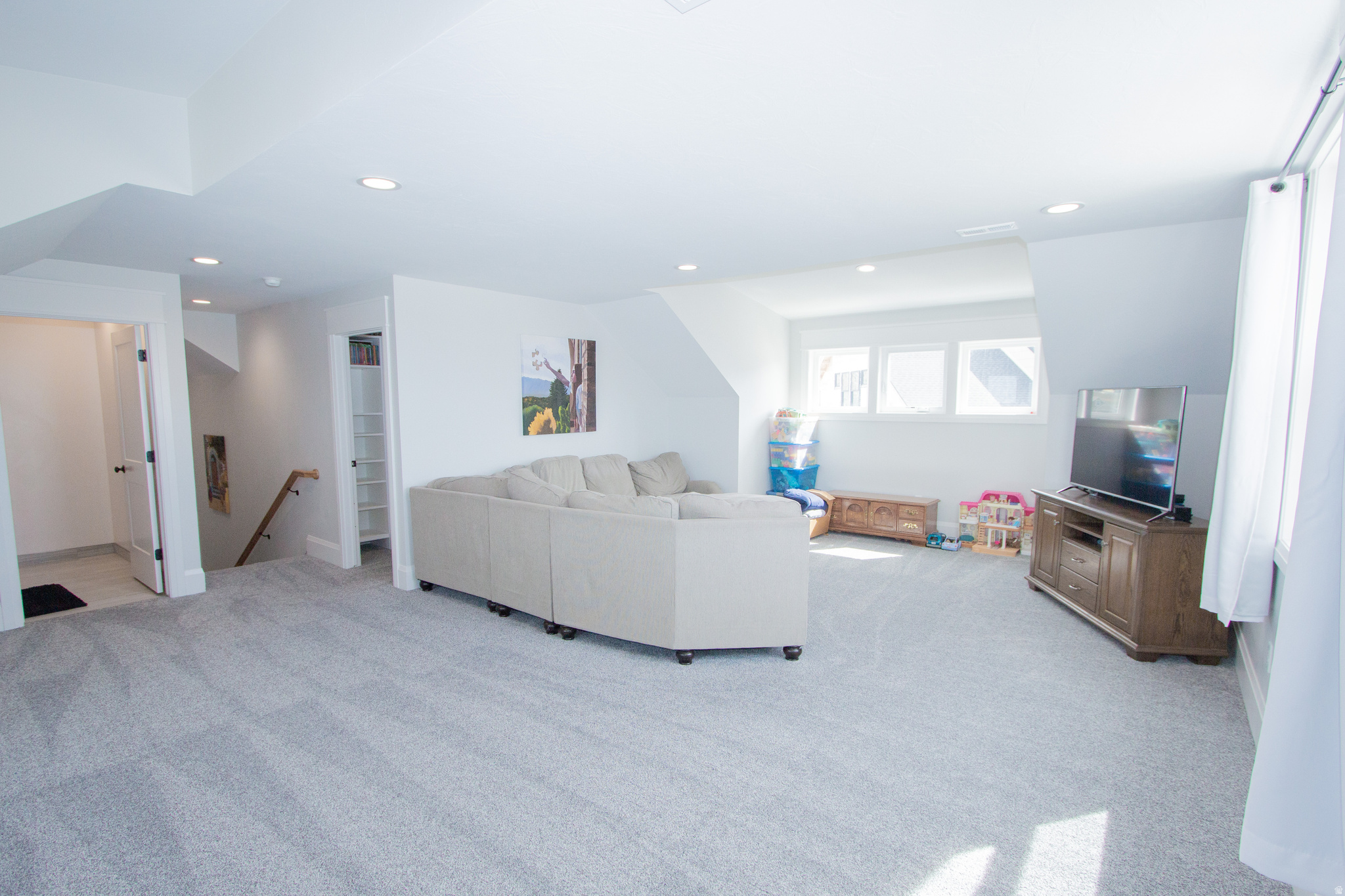 HAWK CREST - Residential