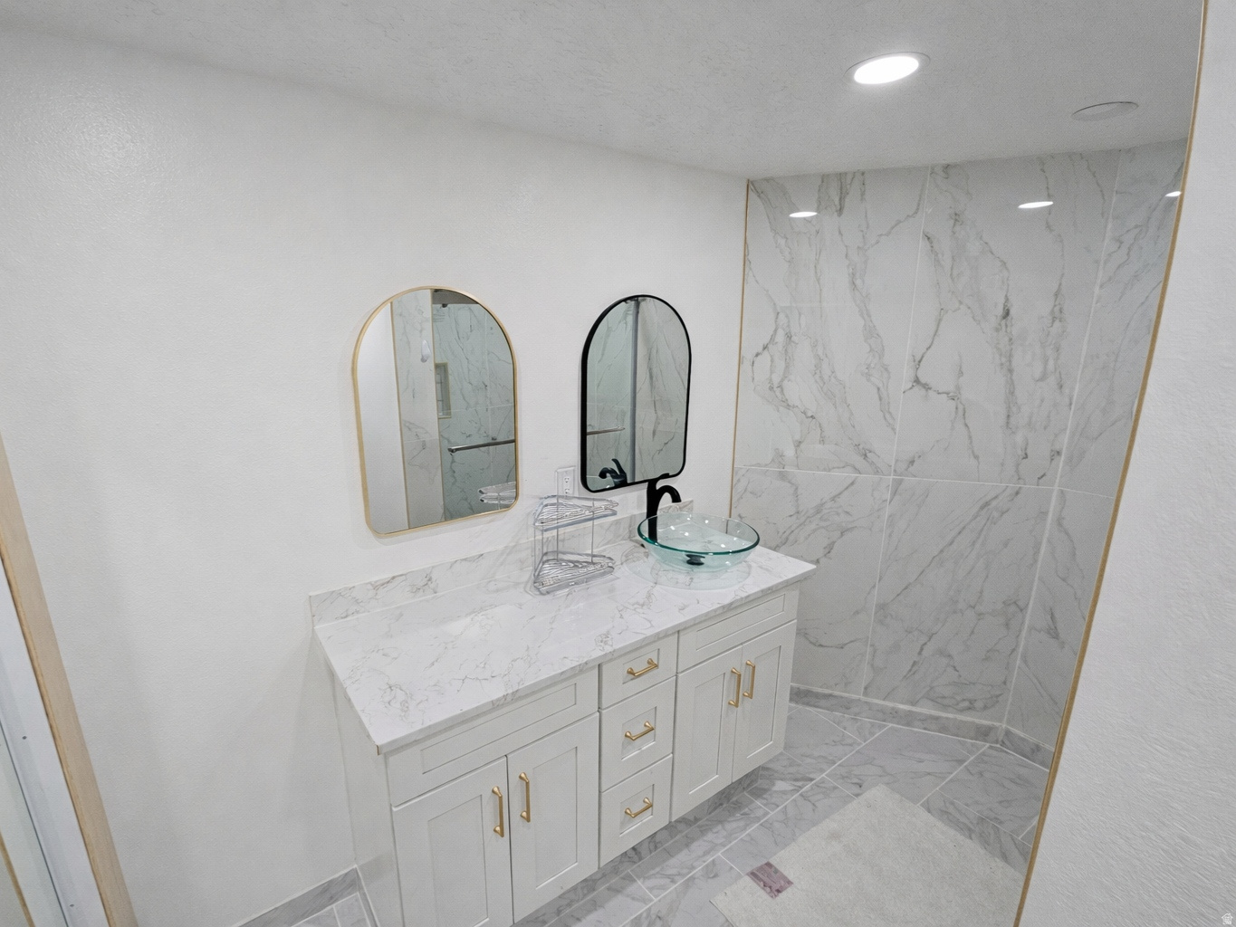 BLOOMINGTON ACRES - Residential