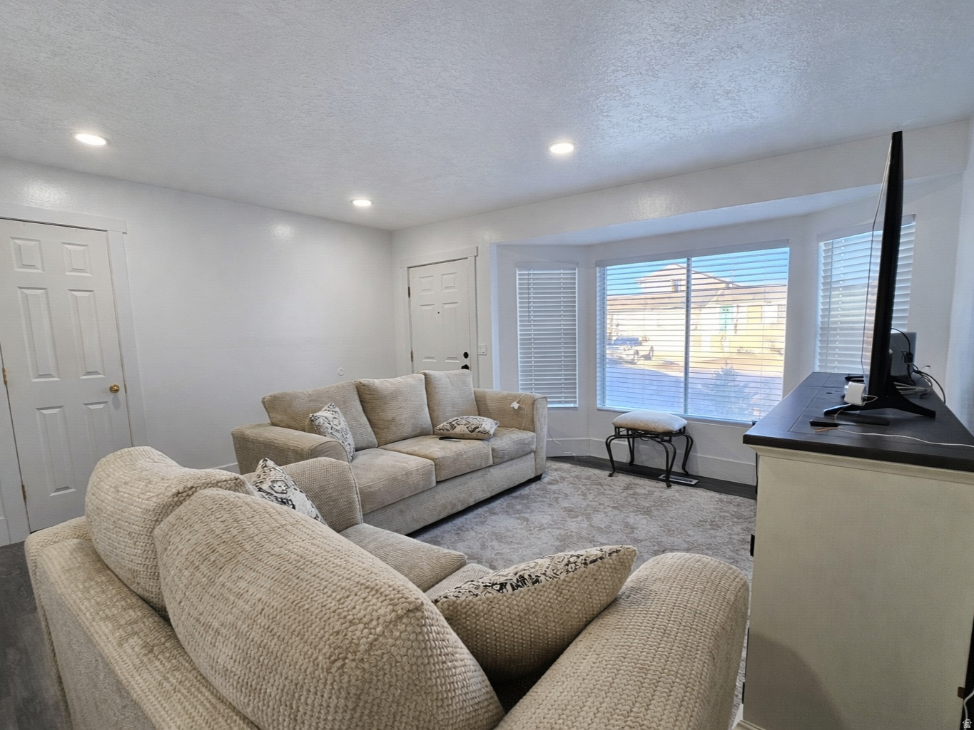 BLOOMINGTON ACRES - Residential