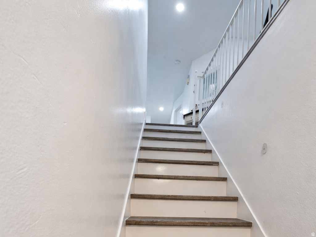 BLOOMINGTON ACRES - Residential