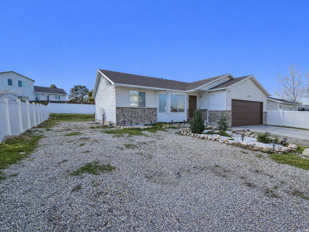 Photo of 8464 S MEADOWLARK LN, West Jordan, UT 84088 (MLS # 2137289)
