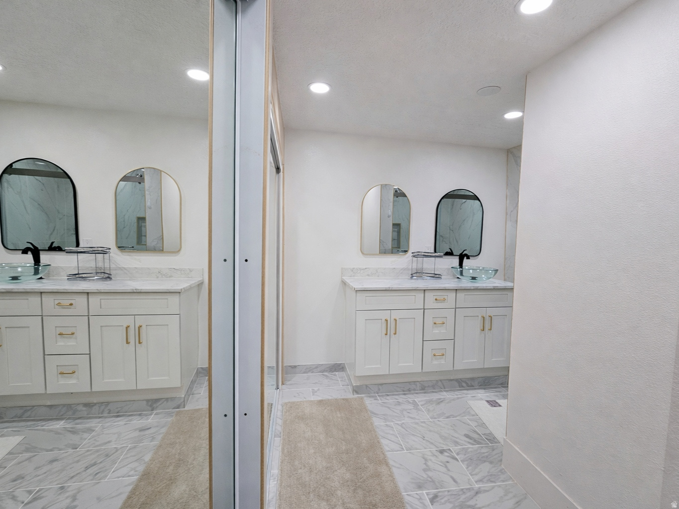 BLOOMINGTON ACRES - Residential