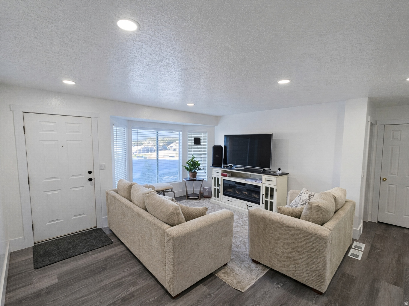 BLOOMINGTON ACRES - Residential