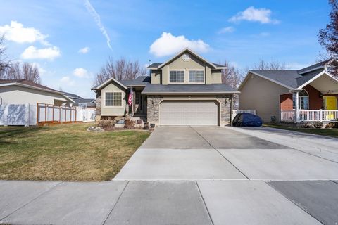 Tiny photo for 195 E 2325 S, Clearfield, UT 84015 (MLS # 2139000)