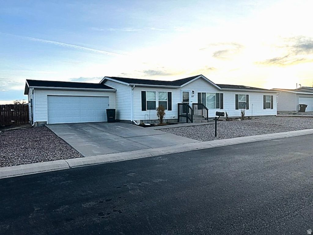 Photo of 217 W 2100 S, Vernal, UT 84078 (MLS # 2125053)