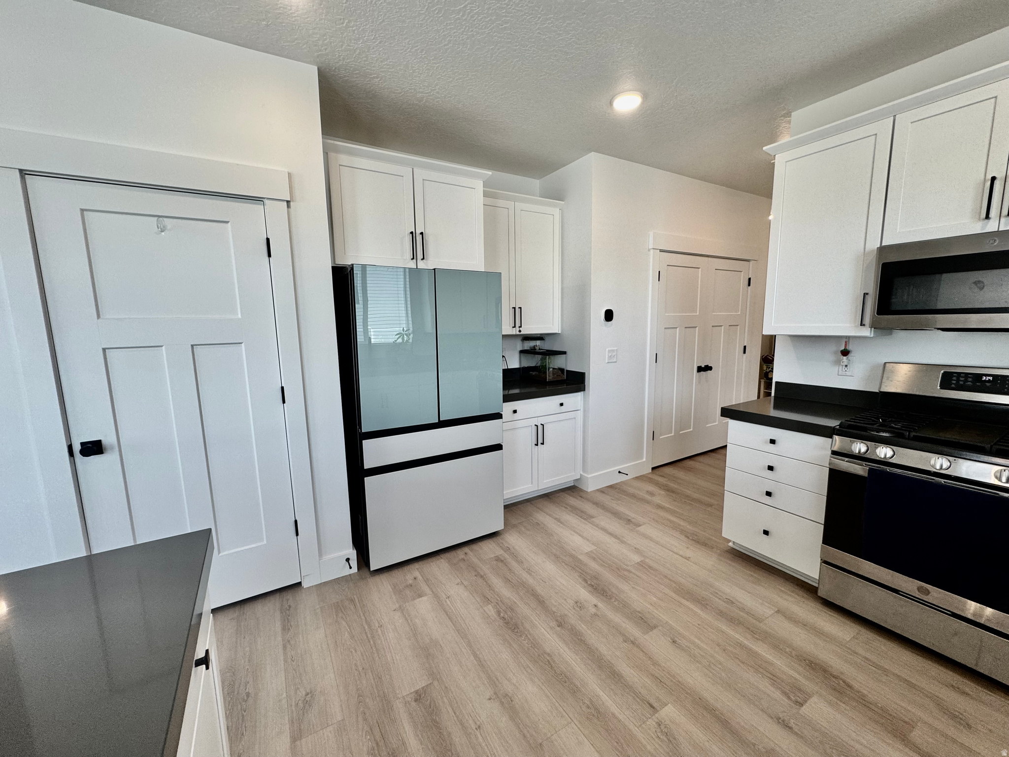 LAKESHORE LANDING - Residential