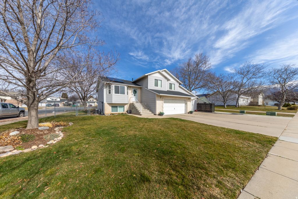 Photo of 2350 N 720 W, Layton, UT 84041 (MLS # 2140044)