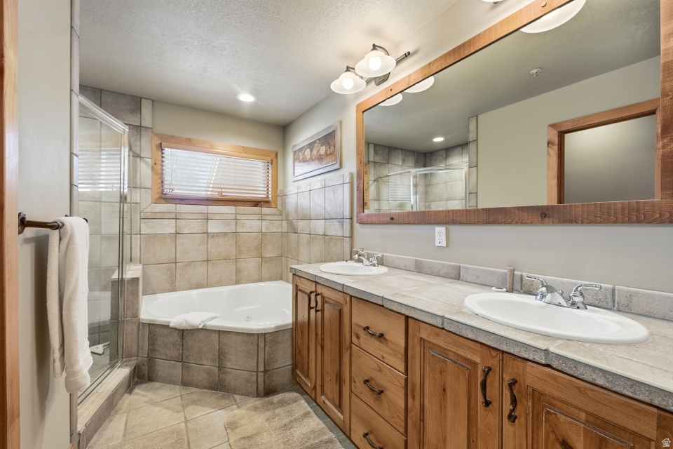 CANYON CROSSING CONDO - Residential