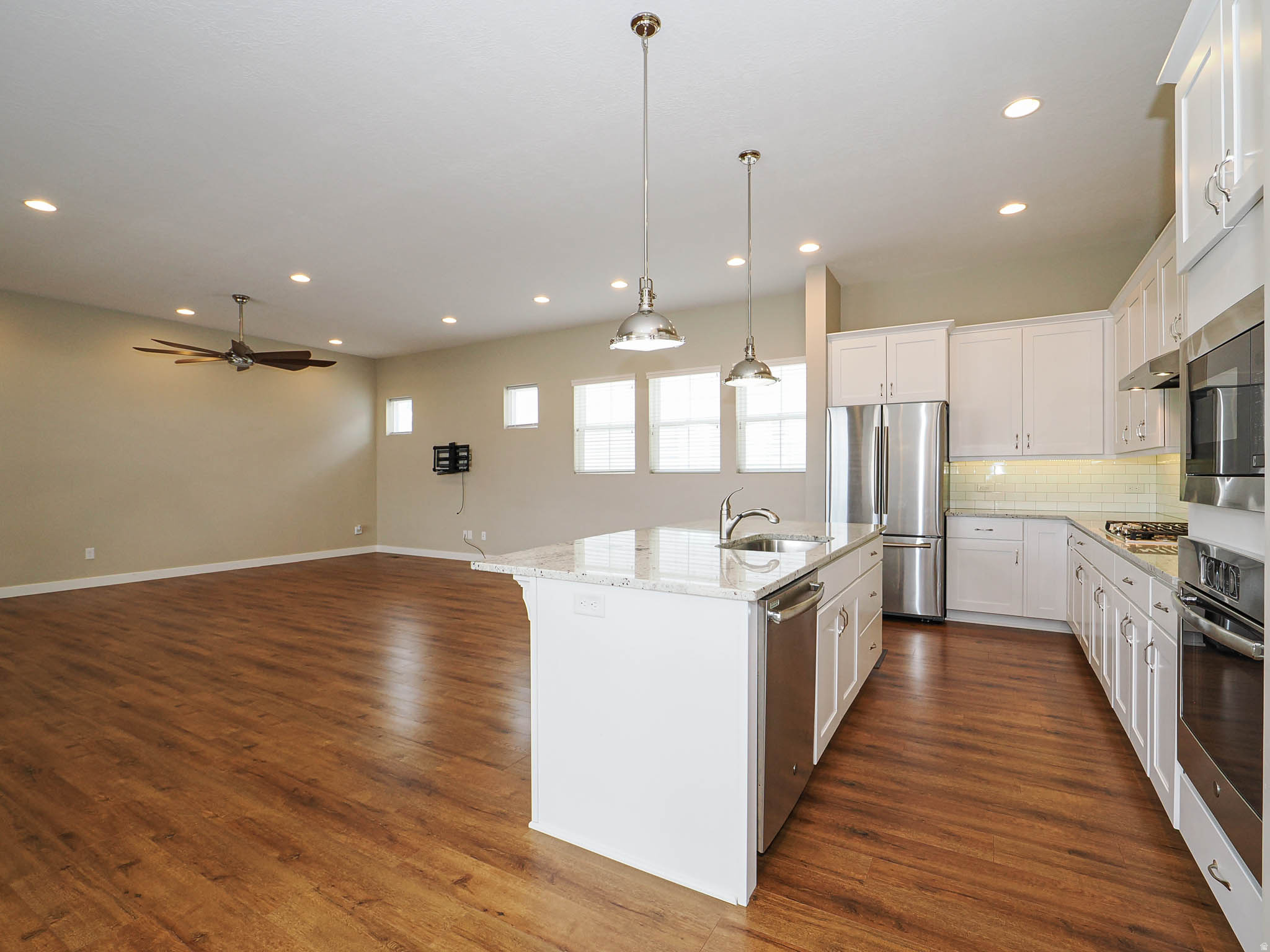 DAYBREAK - Residential