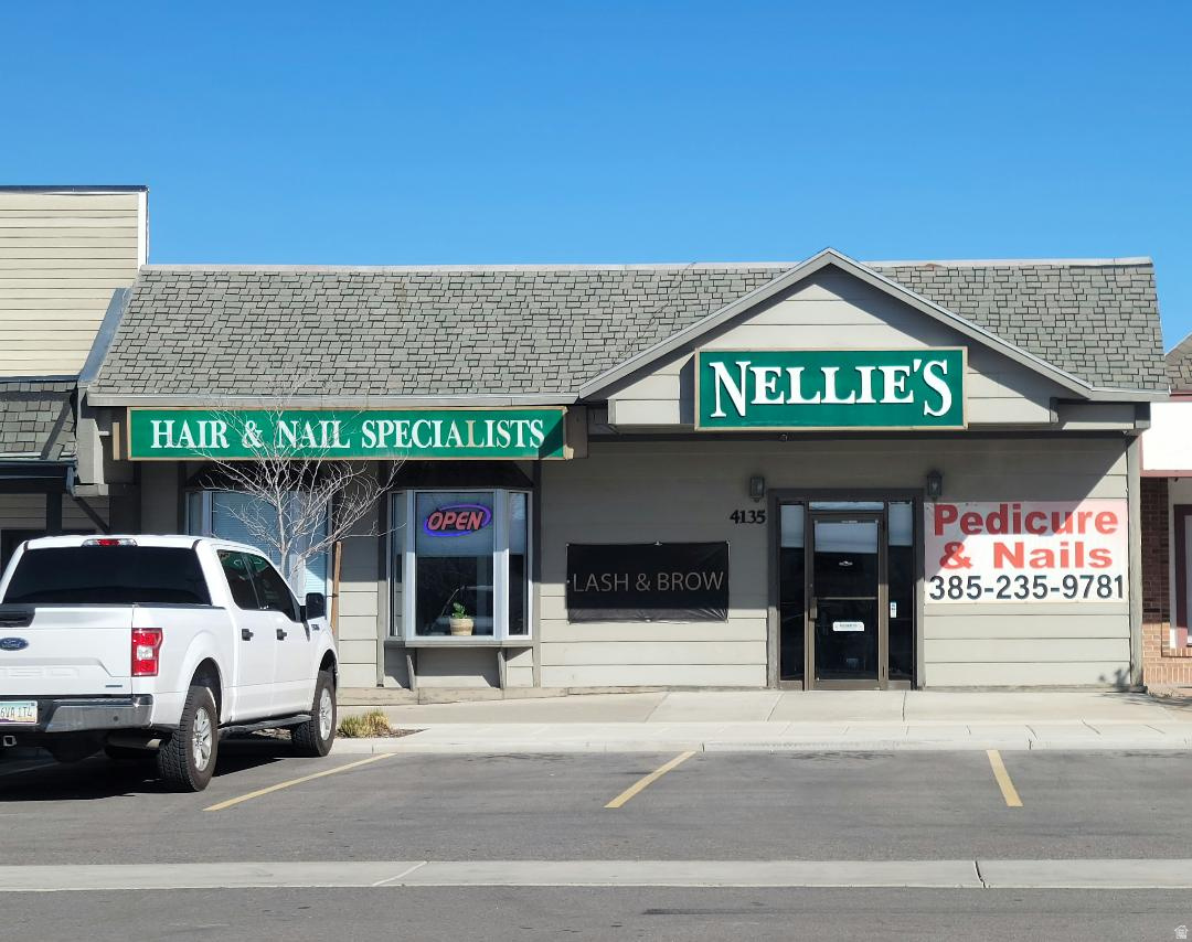 CARRIAGE SQUARE - Commercial Sale